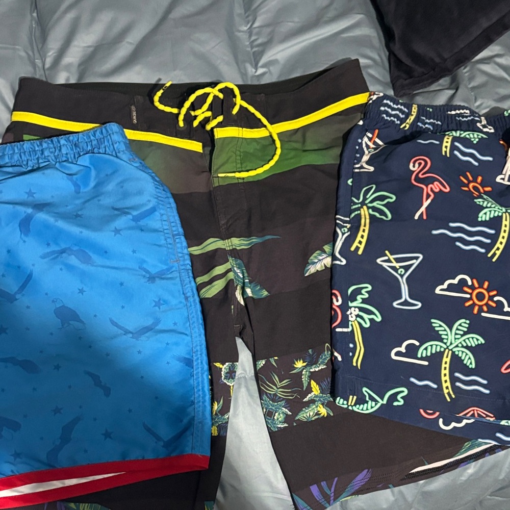 Men's swim bundle- chubbies x2 and quicksilver x2